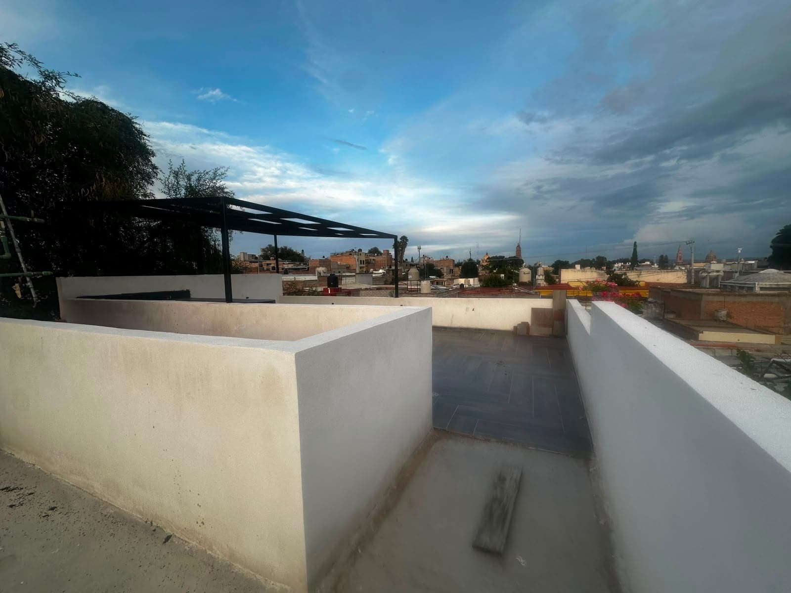 Vista del centro de Dolores desde la terraza, con la Parroquia al fondo